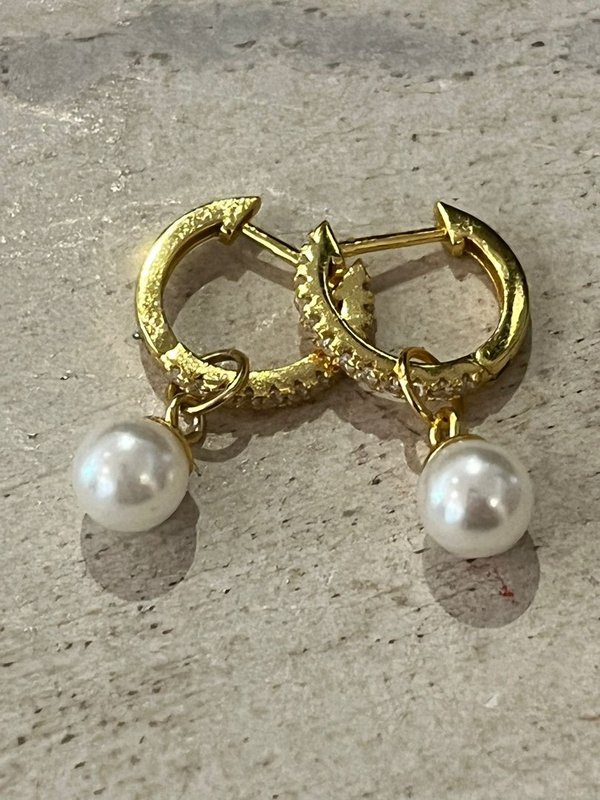 Creole "Irma" vergoldet mit kleiner Perle